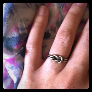 Knot ring